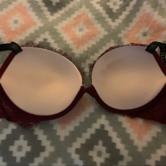 Victoria’s Secret 34D VERY SEXY pushup - Picture 5 of 6